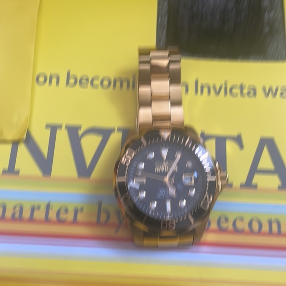 Classic INVICTA watch with case . Never been worn paperwork included - Picture 3 of 3